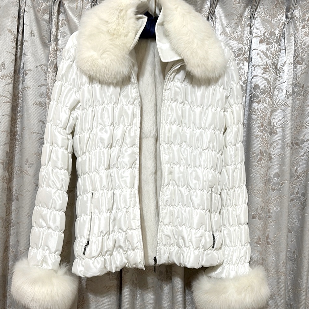Dino Gaspari pristine ruched puffer jacket detachable fur collar, cuffs, lining.
